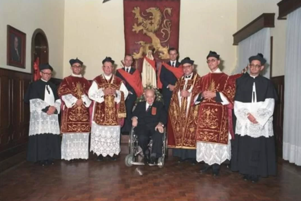 Dr Plinio with the priests of Campos